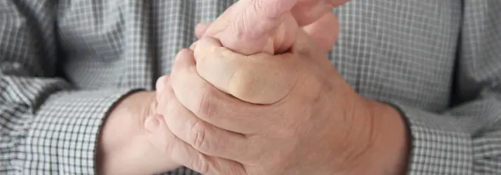 A person rubbing their hands together.